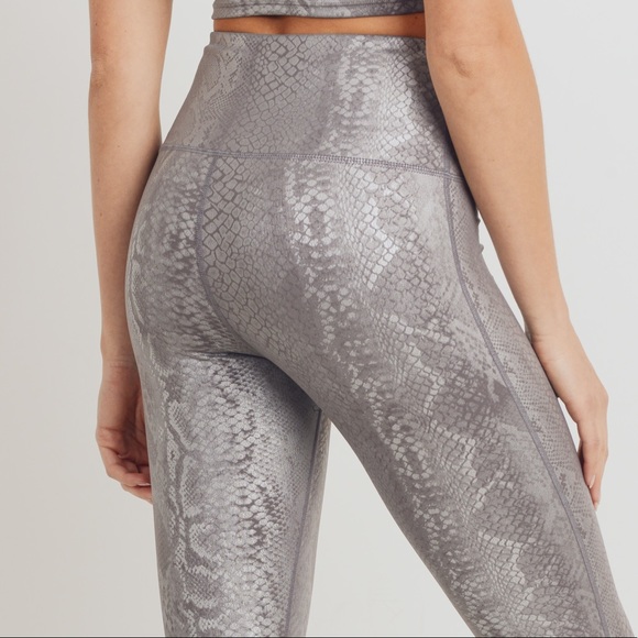 NWT! 🥰 Snake Print High Waisted Legging Pants - Picture 6 of 7